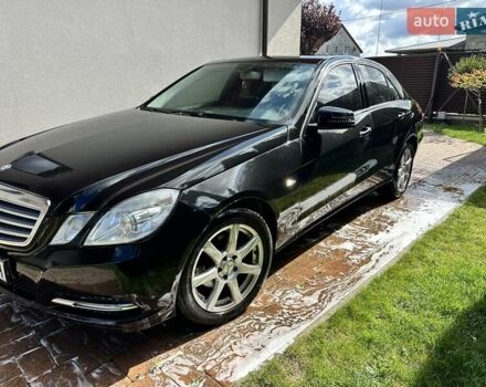 Чорний Мерседес Е-Клас, об'ємом двигуна 2.1 л та пробігом 280 тис. км за 10900 $, фото 1 на Automoto.ua