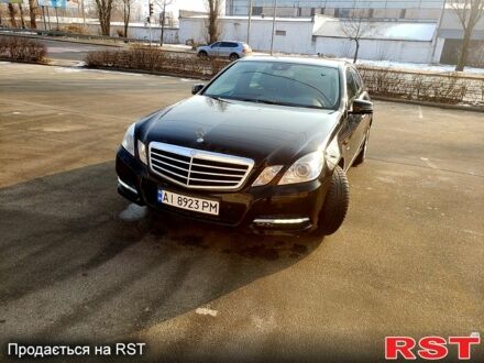 Мерседес Е-Клас 2011 у Вышгороде на Automoto.ua Чорний Мерседес Е-Клас, об'ємом двигуна 1.8 л та пробігом 300 тис. км за 9500 $, фото 1 на Automoto.ua