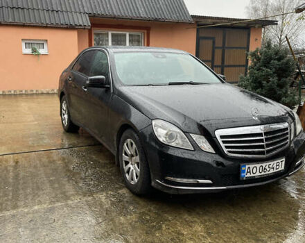Черный Мерседес Е-Класс, объемом двигателя 2.1 л и пробегом 269 тыс. км за 10500 $, фото 1 на Automoto.ua