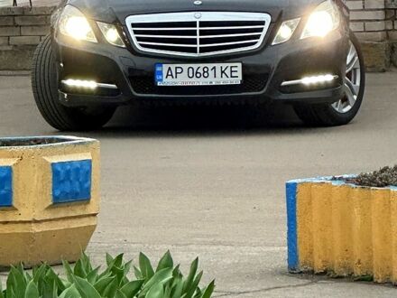 Мерседес Е-Клас 2011 у Запоріжжя на Automoto.ua Чорний Мерседес Е-Клас, об'ємом двигуна 2.1 л та пробігом 263 тис. км за 15000 $, фото 1 на Automoto.ua