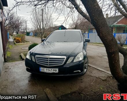 Черный Мерседес Е-Класс, объемом двигателя 2.2 л и пробегом 350 тыс. км за 11500 $, фото 1 на Automoto.ua