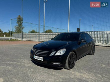 Мерседес Е-Класс 2011 в Киеве на Automoto.ua Черный Мерседес Е-Класс, объемом двигателя 1.8 л и пробегом 415 тыс. км за 11200 $, фото 1 на Automoto.ua