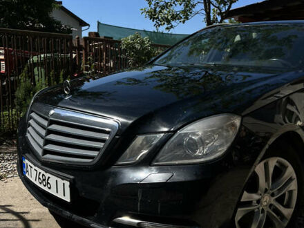 Черный Мерседес Е-Класс, объемом двигателя 2.2 л и пробегом 420 тыс. км за 10500 $, фото 1 на Automoto.ua