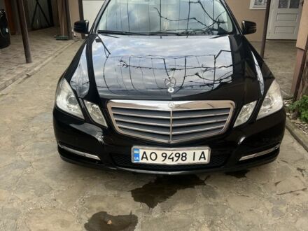 Мерседес Е-Класс 2012 в Ужгороде на Automoto.ua Черный Мерседес Е-Класс, объемом двигателя 2.1 л и пробегом 293 тыс. км за 12500 $, фото 1 на Automoto.ua