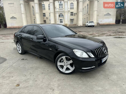 Черный Мерседес Е-Класс, объемом двигателя 1.8 л и пробегом 257 тыс. км за 12500 $, фото 1 на Automoto.ua