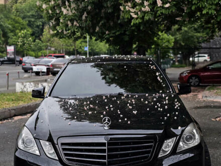 Черный Мерседес Е-Класс, объемом двигателя 3.5 л и пробегом 170 тыс. км за 17500 $, фото 1 на Automoto.ua