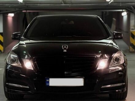 Черный Мерседес Е-Класс, объемом двигателя 2.2 л и пробегом 218 тыс. км за 12800 $, фото 1 на Automoto.ua