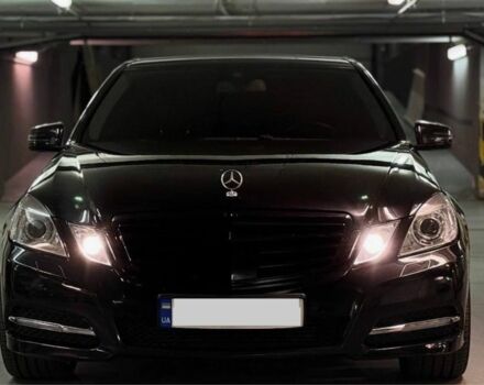 Черный Мерседес Е-Класс, объемом двигателя 2.2 л и пробегом 218 тыс. км за 12800 $, фото 1 на Automoto.ua