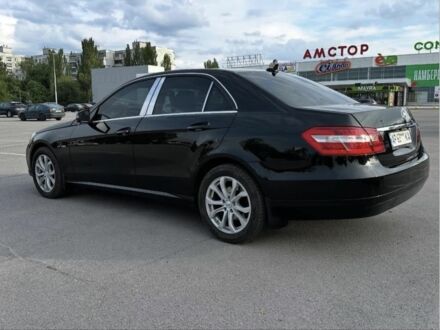 Чорний Мерседес Е-Клас, об'ємом двигуна 2.1 л та пробігом 300 тис. км за 12000 $, фото 1 на Automoto.ua