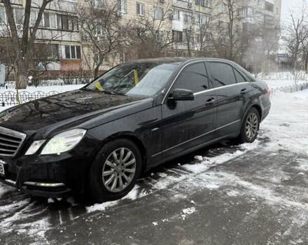 Черный Мерседес Е-Класс, объемом двигателя 1.8 л и пробегом 175 тыс. км за 13500 $, фото 1 на Automoto.ua