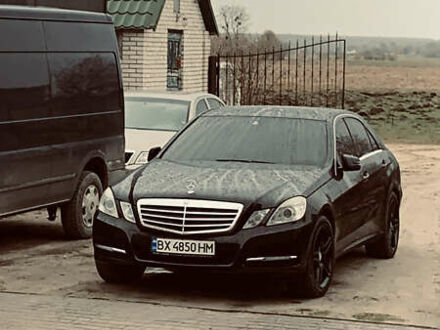 Мерседес Е-Класс 2012 в Хмельницком на Automoto.ua Черный Мерседес Е-Класс, объемом двигателя 2.2 л и пробегом 370 тыс. км за 12700 $, фото 1 на Automoto.ua
