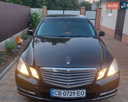 Черный Мерседес Е-Класс, объемом двигателя 2.1 л и пробегом 265 тыс. км за 12500 $, фото 1 на Automoto.ua