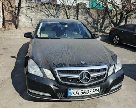 Черный Мерседес Е-Класс, объемом двигателя 2.1 л и пробегом 396 тыс. км за 8000 $, фото 1 на Automoto.ua