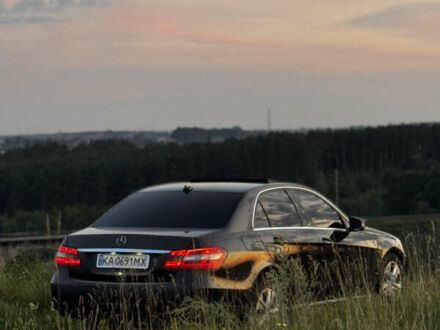 Мерседес Е-Класс 2012 в Киеве на Automoto.ua Черный Мерседес Е-Класс, объемом двигателя 2.2 л и пробегом 289 тыс. км за 12400 $, фото 1 на Automoto.ua