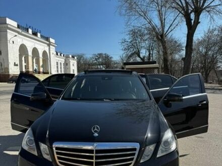 Черный Мерседес Е-Класс, объемом двигателя 2.2 л и пробегом 283 тыс. км за 15200 $, фото 1 на Automoto.ua