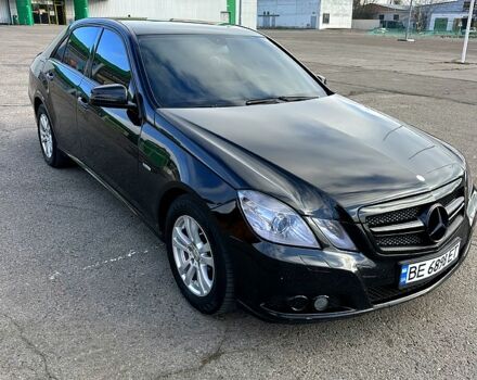 Черный Мерседес Е-Класс, объемом двигателя 1.8 л и пробегом 255 тыс. км за 10000 $, фото 1 на Automoto.ua
