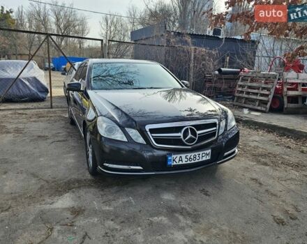 Черный Мерседес Е-Класс, объемом двигателя 2.14 л и пробегом 200 тыс. км за 7900 $, фото 1 на Automoto.ua