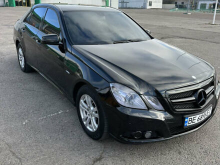 Черный Мерседес Е-Класс, объемом двигателя 1.8 л и пробегом 255 тыс. км за 10000 $, фото 1 на Automoto.ua