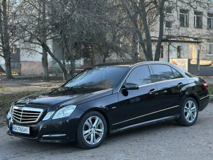 Черный Мерседес Е-Класс, объемом двигателя 2.2 л и пробегом 299 тыс. км за 14000 $, фото 1 на Automoto.ua