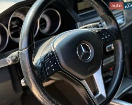 Черный Мерседес Е-Класс, объемом двигателя 2.2 л и пробегом 270 тыс. км за 16000 $, фото 1 на Automoto.ua