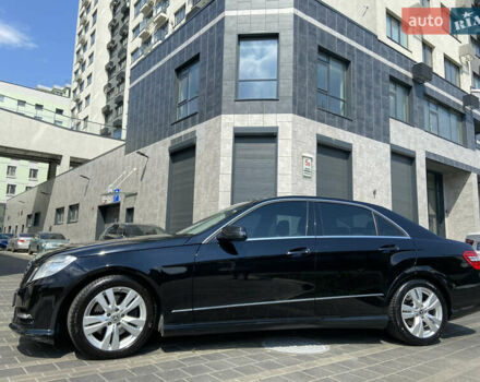 Черный Мерседес Е-Класс, объемом двигателя 2.2 л и пробегом 235 тыс. км за 16400 $, фото 1 на Automoto.ua