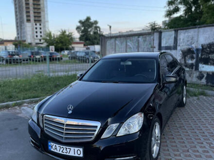 Мерседес Е-Класс 2013 в Киеве на Automoto.ua Черный Мерседес Е-Класс, объемом двигателя 1.8 л и пробегом 365 тыс. км за 11999 $, фото 1 на Automoto.ua