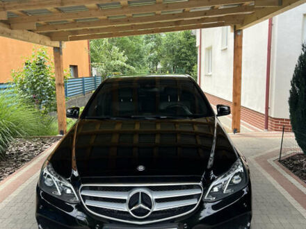 Черный Мерседес Е-Класс, объемом двигателя 2.1 л и пробегом 261 тыс. км за 21000 $, фото 1 на Automoto.ua