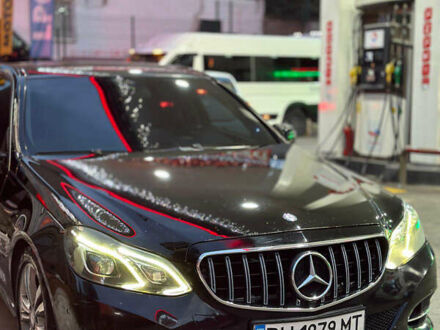 Мерседес Е-Класс 2013 в Киеве на Automoto.ua Черный Мерседес Е-Класс, объемом двигателя 2.1 л и пробегом 327 тыс. км за 17500 $, фото 1 на Automoto.ua