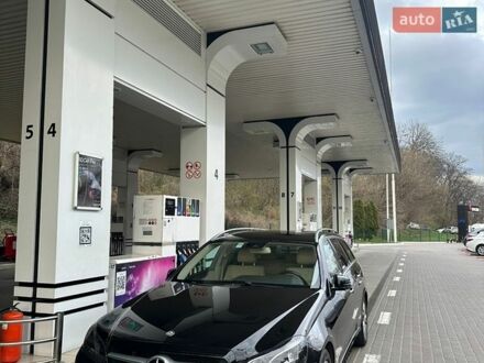 Черный Мерседес Е-Класс, объемом двигателя 2.2 л и пробегом 370 тыс. км за 15900 $, фото 1 на Automoto.ua