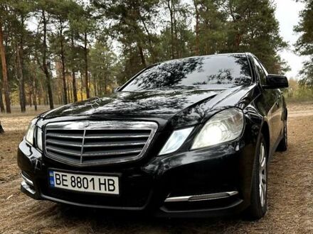 Черный Мерседес Е-Класс, объемом двигателя 2.2 л и пробегом 311 тыс. км за 11999 $, фото 1 на Automoto.ua