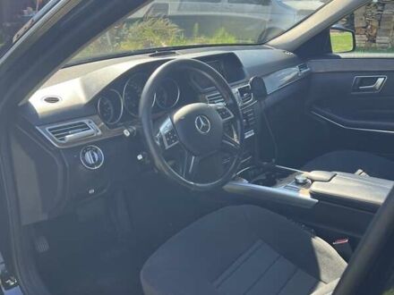 Черный Мерседес Е-Класс, объемом двигателя 2.1 л и пробегом 422 тыс. км за 15000 $, фото 1 на Automoto.ua