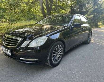 Черный Мерседес Е-Класс, объемом двигателя 1.8 л и пробегом 293 тыс. км за 9999 $, фото 1 на Automoto.ua