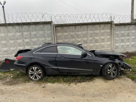 Черный Мерседес Е-Класс, объемом двигателя 0 л и пробегом 100 тыс. км за 2500 $, фото 1 на Automoto.ua