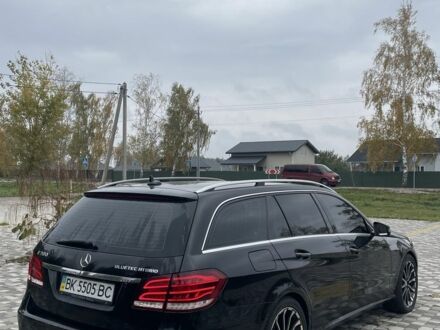 Мерседес Е-Класс 2013 в Василькове на Automoto.ua Черный Мерседес Е-Класс, объемом двигателя 2.1 л и пробегом 300 тыс. км за 13999 $, фото 1 на Automoto.ua