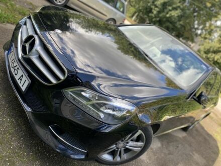 Мерседес Е-Клас 2014 у Тлумаче на Automoto.ua Чорний Мерседес Е-Клас, об'ємом двигуна 2.1 л та пробігом 262 тис. км за 14800 $, фото 1 на Automoto.ua