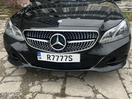 Черный Мерседес Е-Класс, объемом двигателя 2.2 л и пробегом 260 тыс. км за 20000 $, фото 1 на Automoto.ua