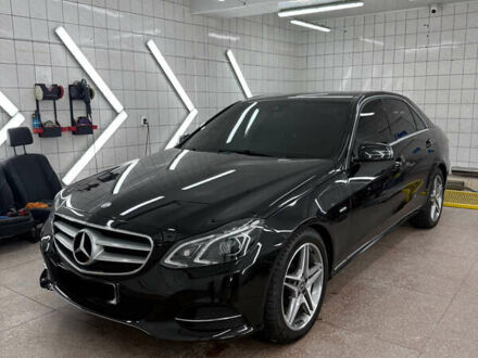 Черный Мерседес Е-Класс, объемом двигателя 2.2 л и пробегом 225 тыс. км за 18000 $, фото 1 на Automoto.ua