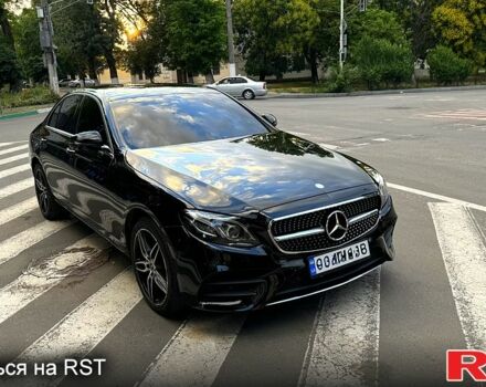 Черный Мерседес Е-Класс, объемом двигателя 2 л и пробегом 270 тыс. км за 26000 $, фото 1 на Automoto.ua