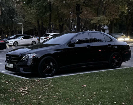 Черный Мерседес Е-Класс, объемом двигателя 1.99 л и пробегом 149 тыс. км за 29900 $, фото 1 на Automoto.ua