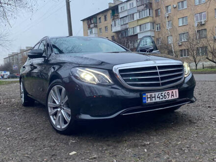 Черный Мерседес Е-Класс, объемом двигателя 1.95 л и пробегом 240 тыс. км за 18500 $, фото 1 на Automoto.ua