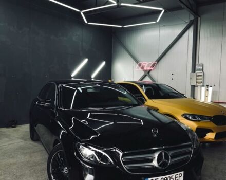 Черный Мерседес Е-Класс, объемом двигателя 2 л и пробегом 360 тыс. км за 30000 $, фото 1 на Automoto.ua