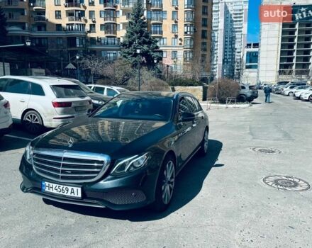 Черный Мерседес Е-Класс, объемом двигателя 2.2 л и пробегом 268 тыс. км за 16000 $, фото 1 на Automoto.ua