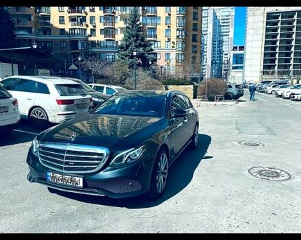 Черный Мерседес Е-Класс, объемом двигателя 2 л и пробегом 268 тыс. км за 16000 $, фото 1 на Automoto.ua