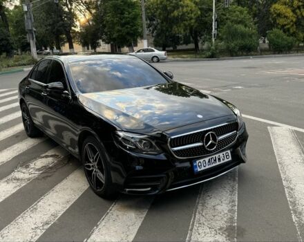 Черный Мерседес Е-Класс, объемом двигателя 2 л и пробегом 270 тыс. км за 26000 $, фото 1 на Automoto.ua
