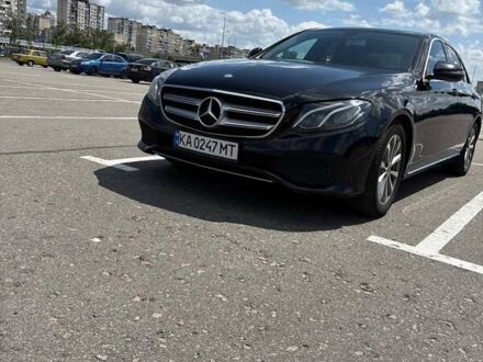 Черный Мерседес Е-Класс, объемом двигателя 1.95 л и пробегом 457 тыс. км за 21900 $, фото 1 на Automoto.ua