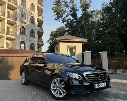 Чорний Мерседес Е-Клас, об'ємом двигуна 2 л та пробігом 228 тис. км за 15900 $, фото 1 на Automoto.ua