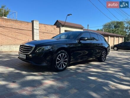 Черный Мерседес Е-Класс, объемом двигателя 1.95 л и пробегом 315 тыс. км за 15700 $, фото 1 на Automoto.ua