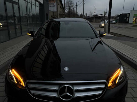 Чорний Мерседес Е-Клас, об'ємом двигуна 1.95 л та пробігом 265 тис. км за 29000 $, фото 1 на Automoto.ua