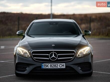 Черный Мерседес Е-Класс, объемом двигателя 1.95 л и пробегом 329 тыс. км за 25500 $, фото 1 на Automoto.ua