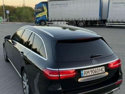 Черный Мерседес Е-Класс, объемом двигателя 2 л и пробегом 465 тыс. км за 21500 $, фото 1 на Automoto.ua